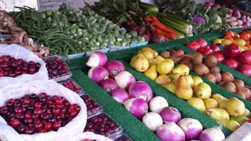 Wonderful local farm with fresh produce, meats and craft items. Beautiful quality flowers both pot planted and ready for