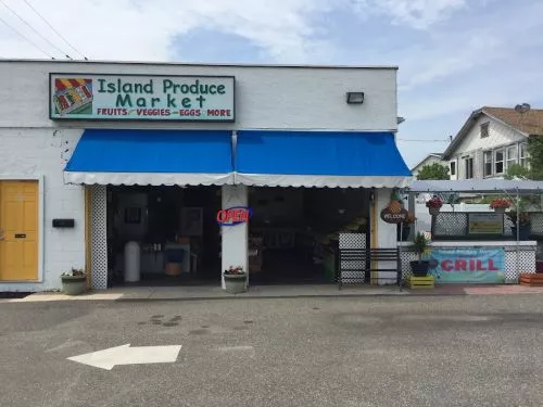 Great place for fresh produce, tomatoes are fantastic. Customer friendly they’re all very nice